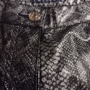 𝅺Y2K Blues Women's Faux Snakeskin Pants Black Gray Size 13/14 (Mis079)